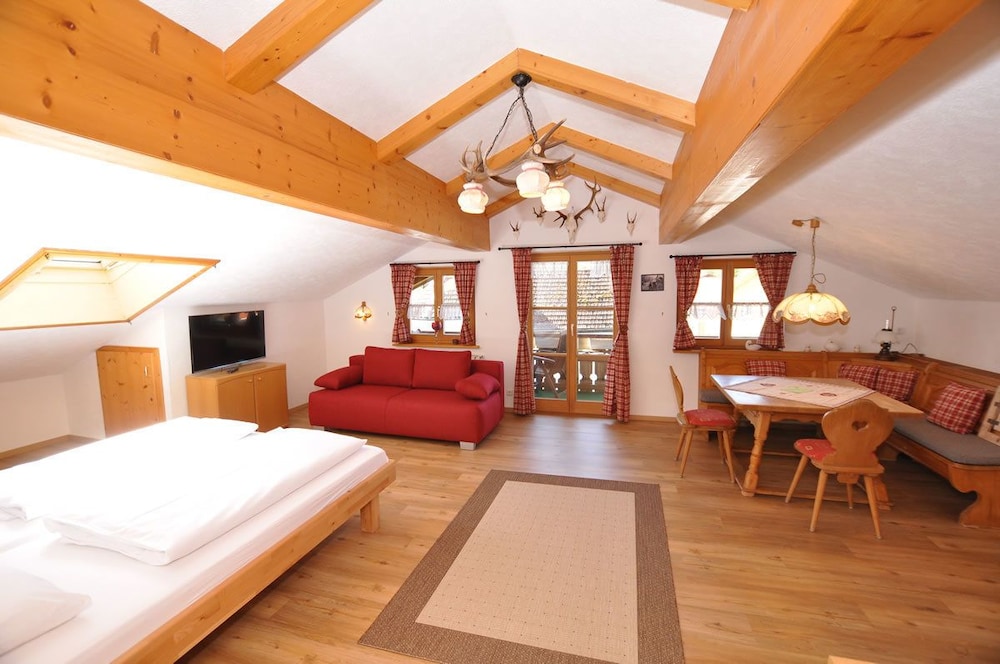 Alphirt Ferienwohnungen — 4-Star Luxury Hotel in Bolsterlang, Germany