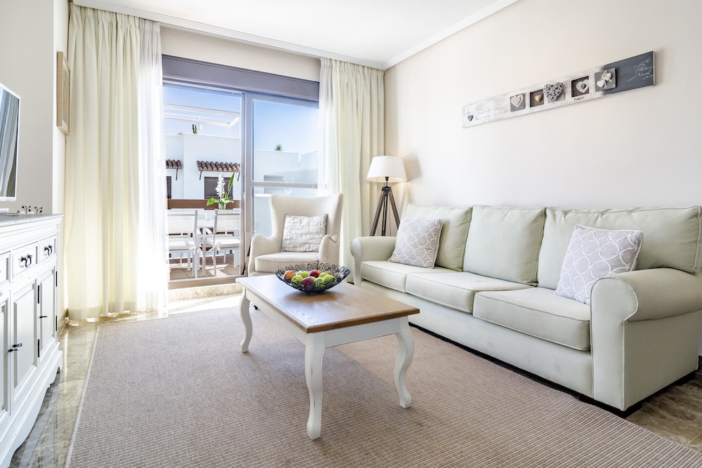 GH2 Modern family friendy apt in Golf Hills — 4-Star Luxury Hotel in Estepona, Spain