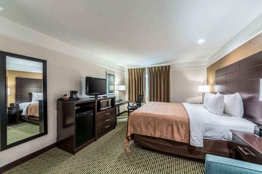 Quality Inn & Suites SeaWorld North - photo 10