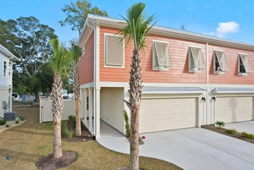 Coastal Charm Hallandale 3 Bdrm Vacation Home — 4-Star Luxury Hotel in Myrtle Beach, United States