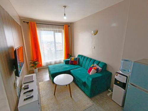 Secure 1 bedroom lounge & 24hr cafeteria service