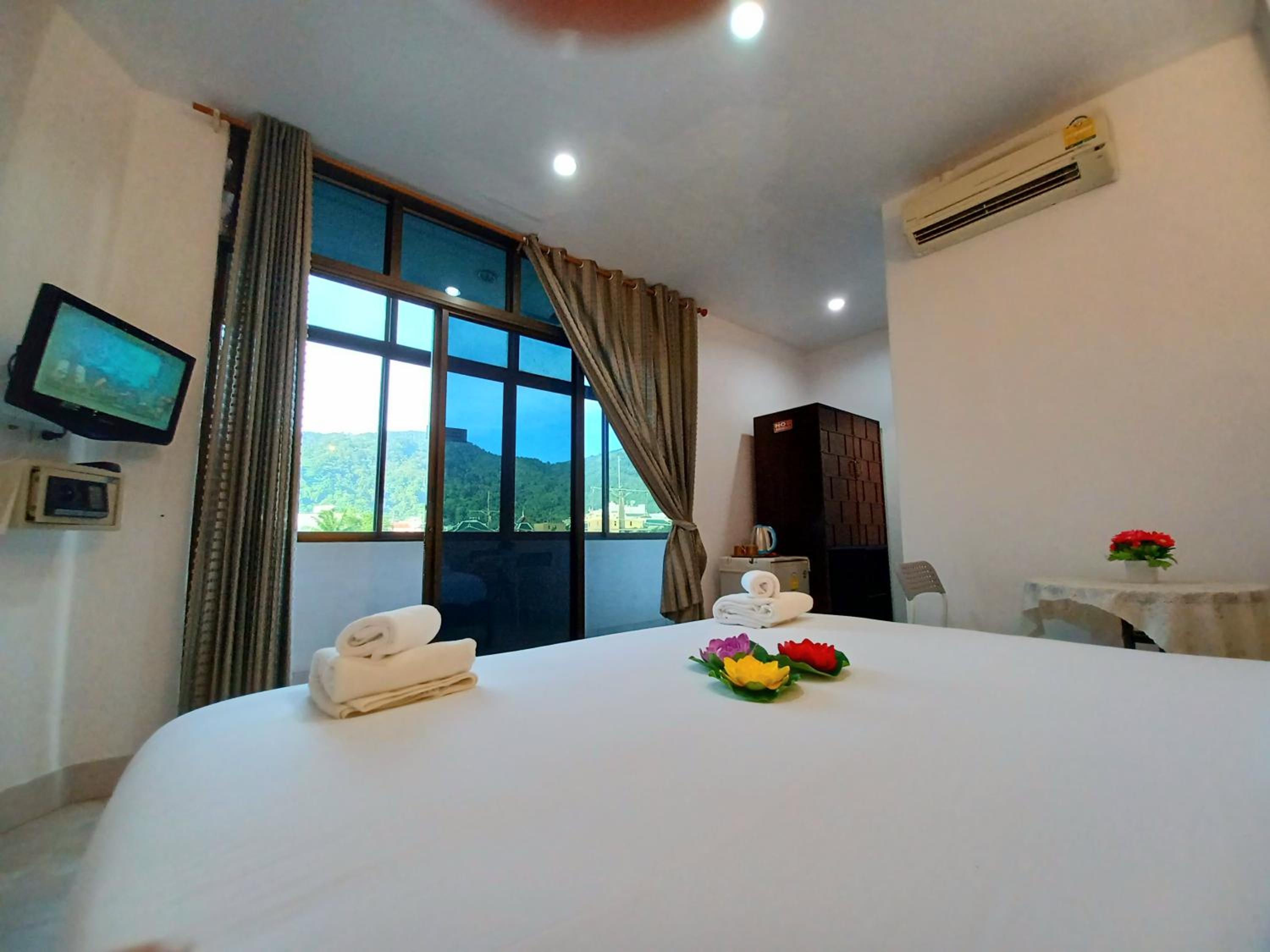 Happy Holidays — Phuket — photo 2