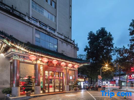 Chongqing Plaza Hotel — 4-Star Luxury Hotel in Chongqing, People's Republic of China