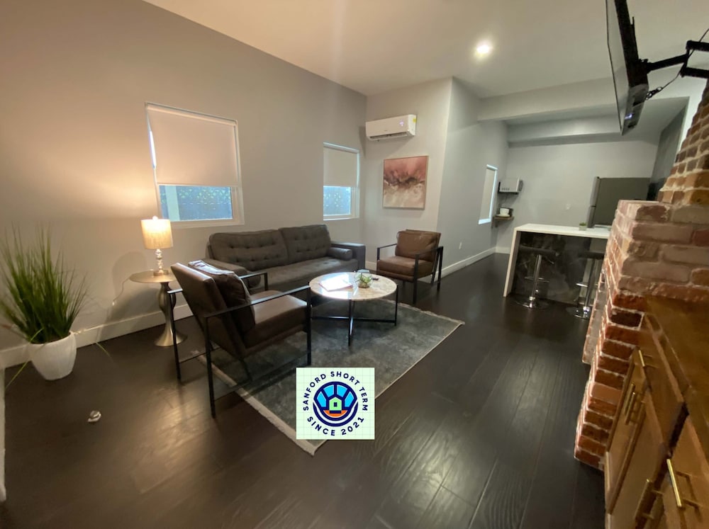 The Front Porch — 4-Star Luxury Hotel in Sanford, United States