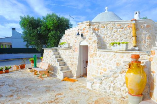 Il Trullo di Pina a 2 minuti da spiaggia sabbiosa in Carovigno, Italy