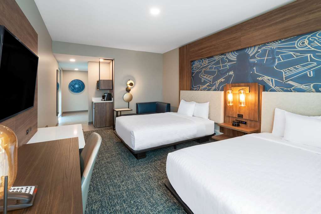 La Quinta Inn & Suites by Wyndham Nashville Downtown Stadium - photo 25