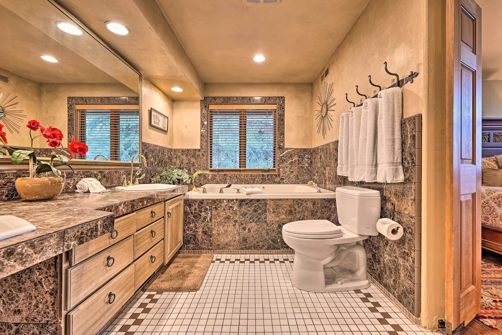 Luxe Sun Valley Retreat with Hot Tub 3 Mi to Resort - photo 6