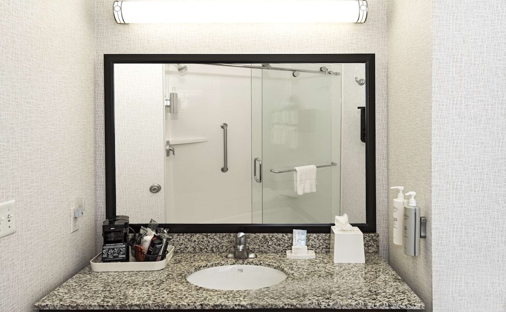 Hampton Inn & Suites Raleigh Downtown - photo 76