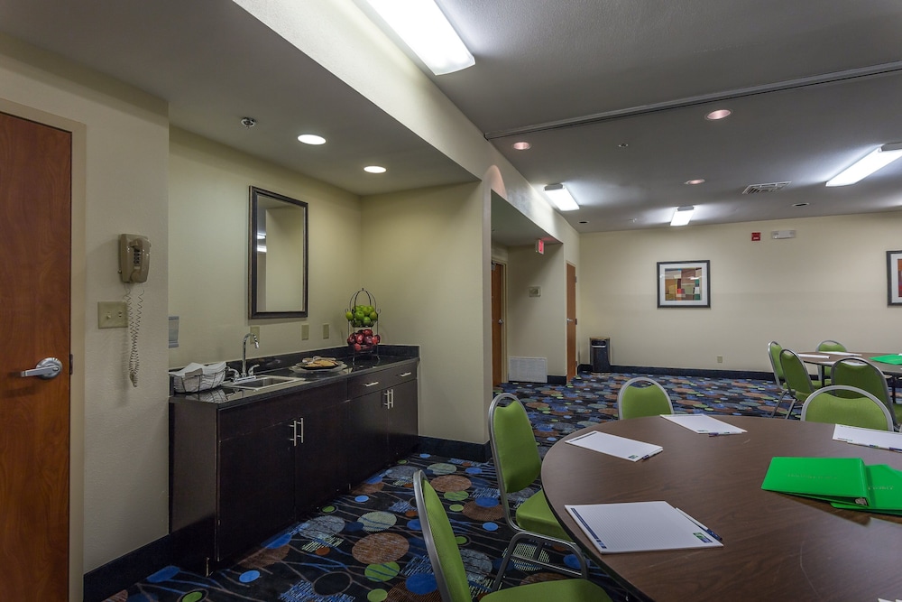 Holiday Inn Express Hotel & Suites Edmond by IHG - photo 56