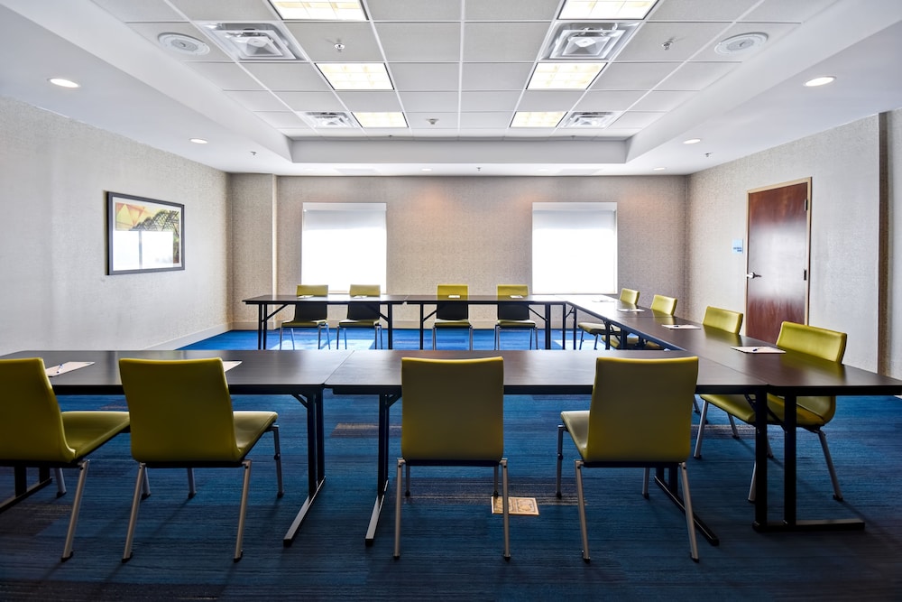 Holiday Inn Express & Suites Schererville by IHG - photo 37