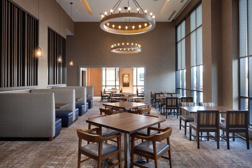 Embassy Suites by Hilton South Bend at Notre Dame - photo 21