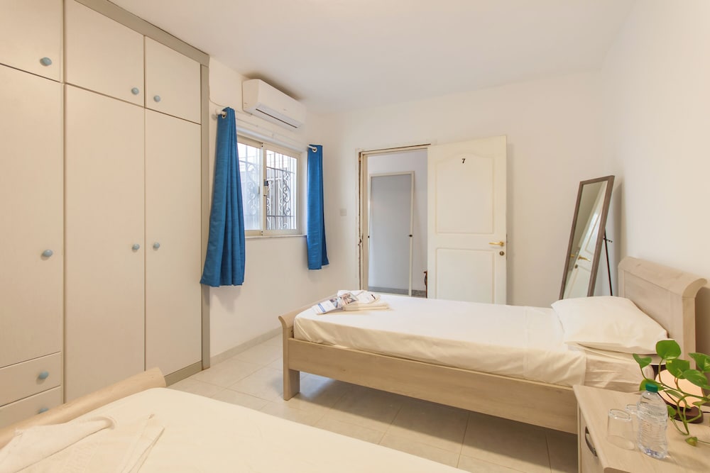 SwieqiStay room5 shared bath Paceville in Swieqi, Malta