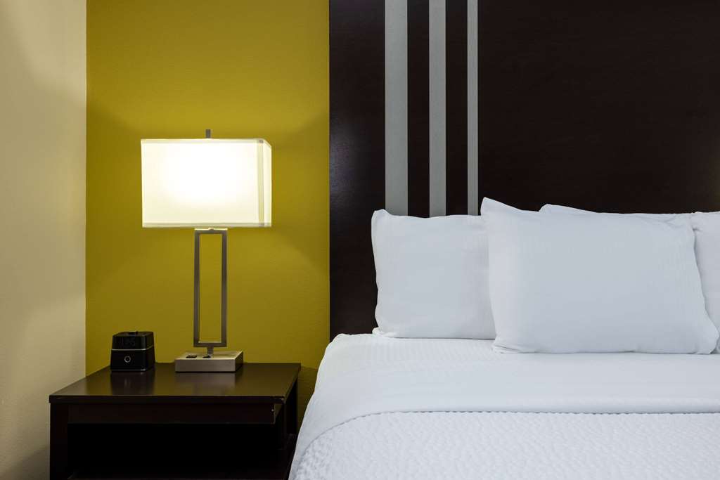 La Quinta Inn & Suites by Wyndham Artesia - photo 34
