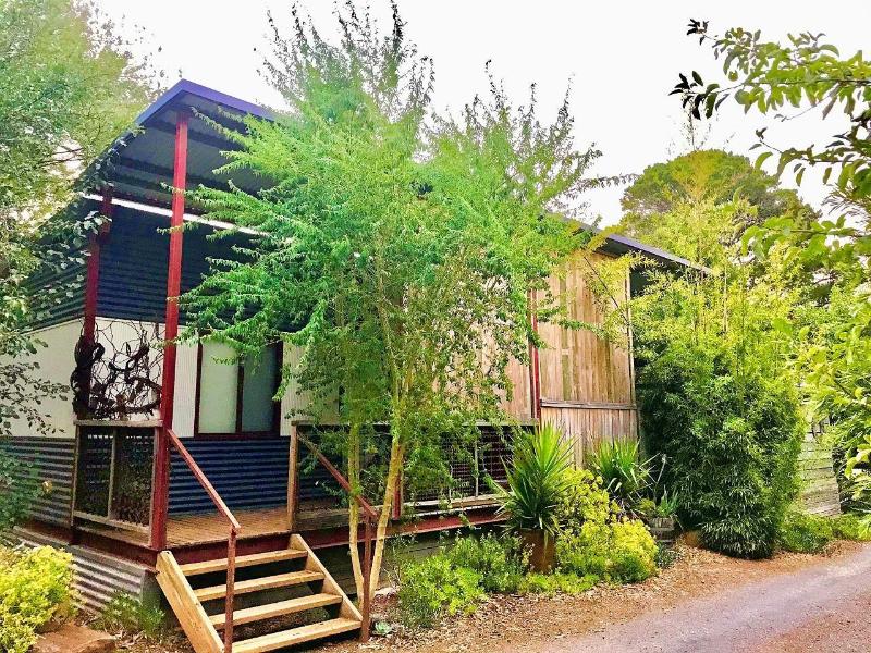 Sutton Spring Art Retreats — 4-Star Luxury Hotel in Daylesford, Australia