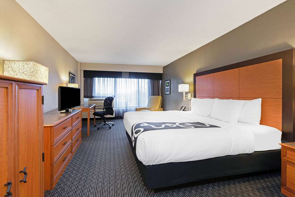 La Quinta Inn & Suites by Wyndham New Orleans Airport - photo 14