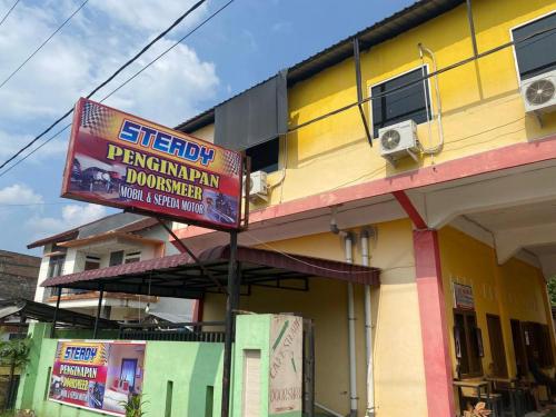 Penginapan Steady Mitra RedDoorz in Pematangsiantar, Indonesia