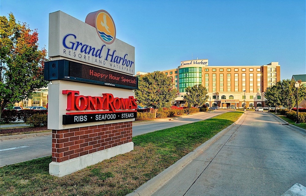 Grand Harbor Resort and Waterpark - photo 2