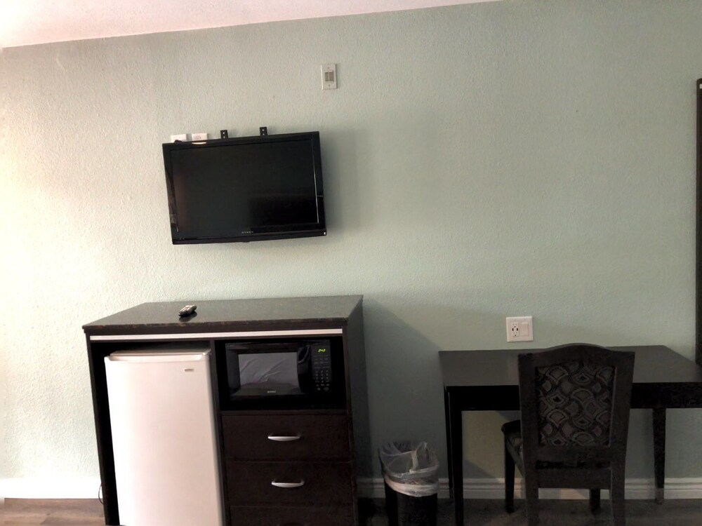 Calimesa Inn Motel - photo 24
