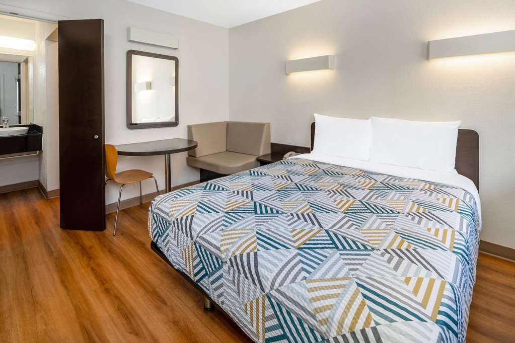 Motel 6 Santa Barbara CA State Street - photo 11