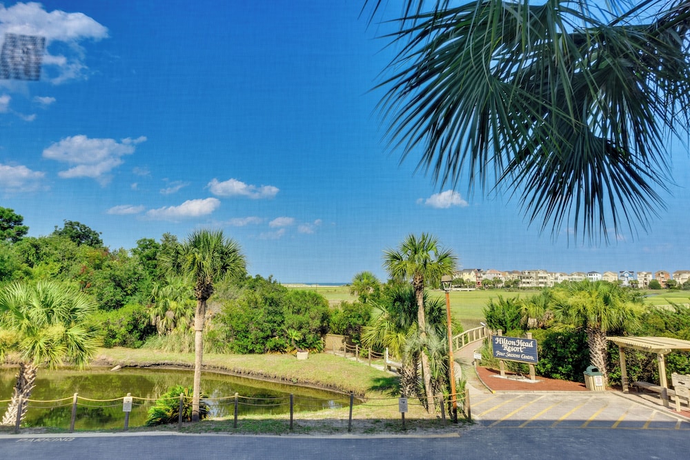 Walk to Beach Hilton Head Resort Condo with Pools — hotel in Hilton Head Island