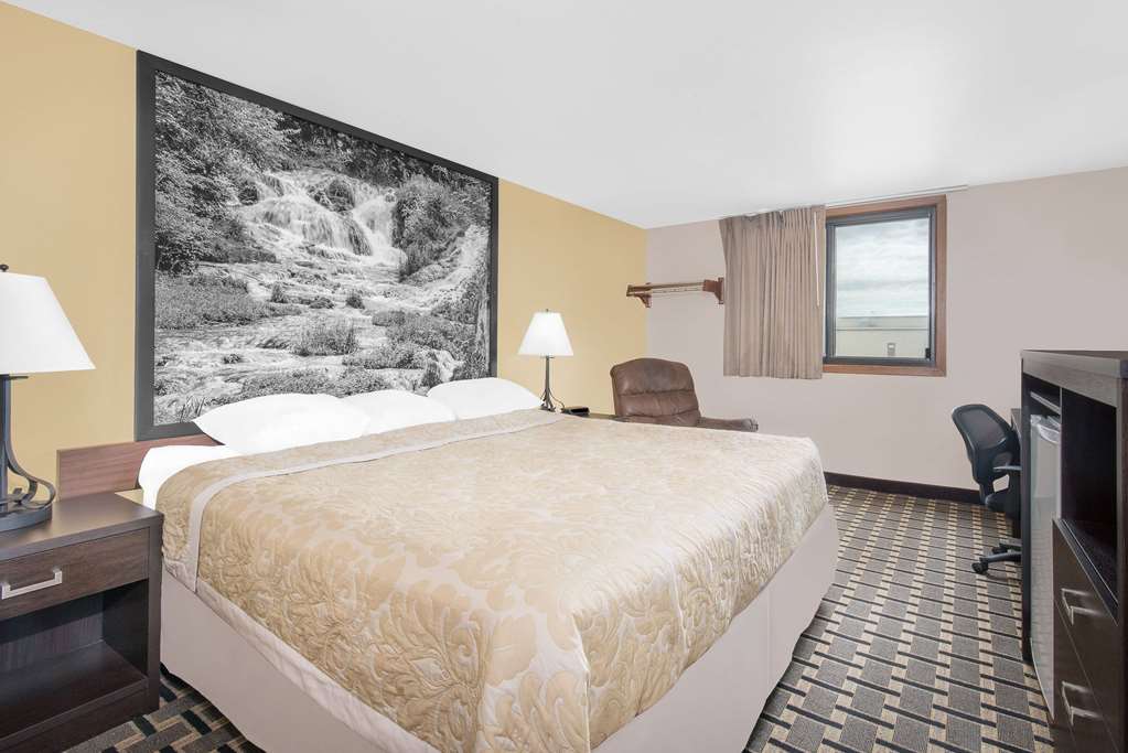 Super 8 by Wyndham Watertown - photo 9