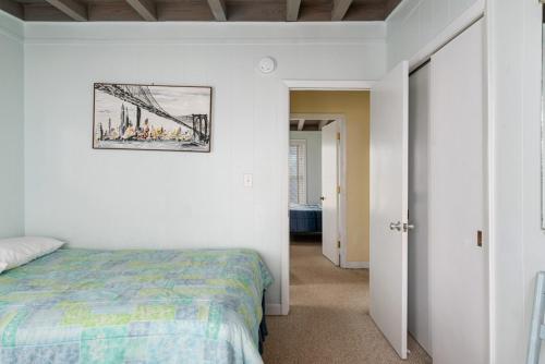 Admiral's Quarters by Oak Island Accommodations - photo 32