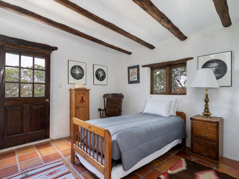 Caster's Retreat by Kokopelli Property Management — 4-Star Luxury Hotel in Santa Fe, United States