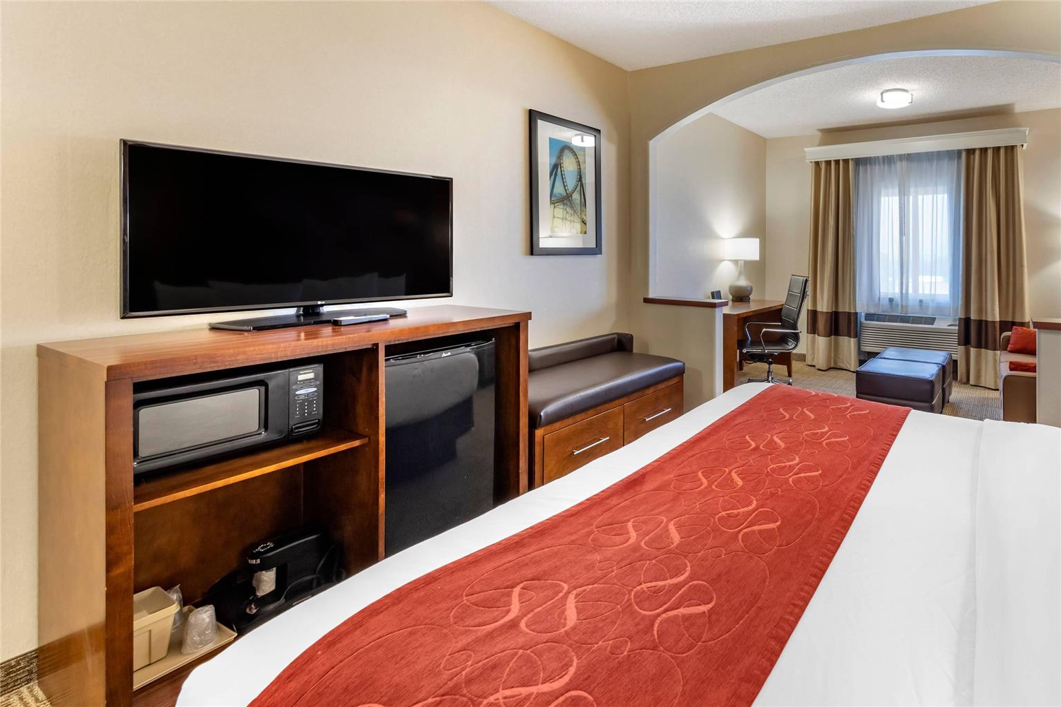 Comfort Suites Near Six Flags Magic Mountain - photo 10