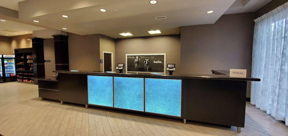 Hampton Inn Kearney - photo 7
