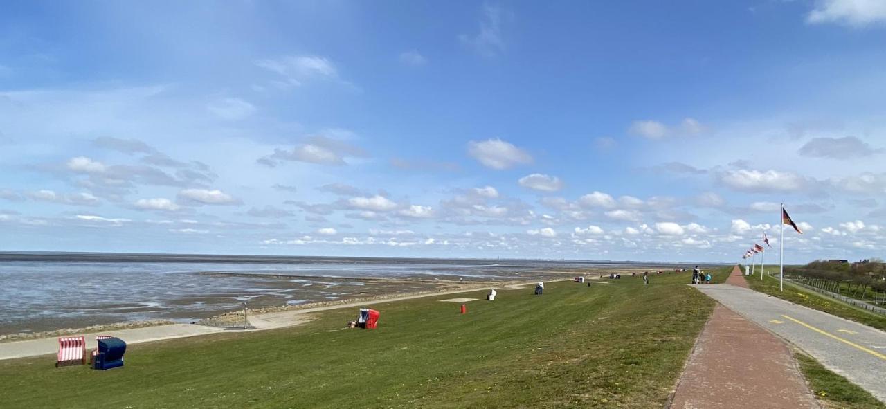 Großes Doppelzimmer Mit Eigenem Bad Und Kuhlschrank Frisch Saniert in Friedrichskoog, Germany