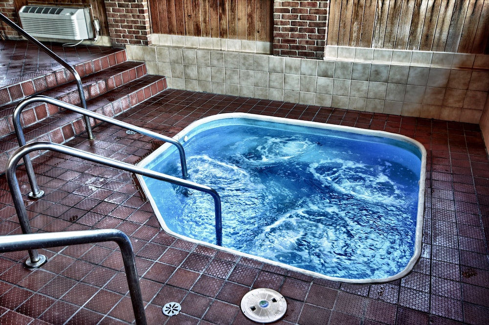 Christopher Inn and Suites - photo 43