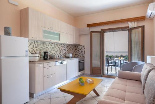 Katerina's Cozy Mountain View Apartment — 4-Star Luxury Hotel in Argostolion, Greece