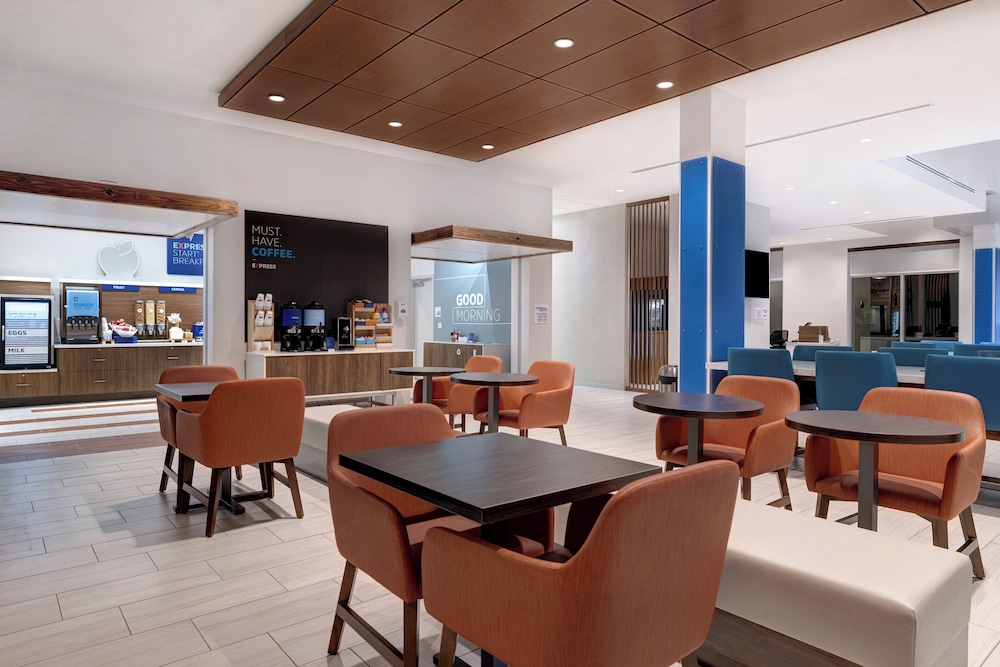 Holiday Inn Express and Suites Glendale Downtown - photo 76