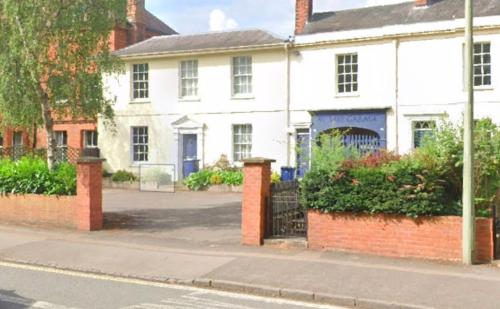 Historic Manor house sleeps 10 free parking — 4-Star Luxury Hotel in Oxford, United Kingdom