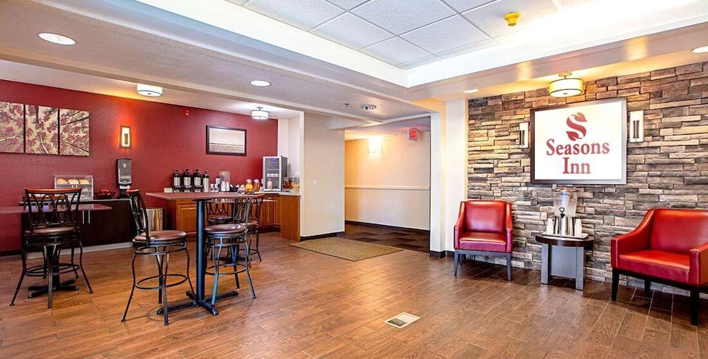 Seasons Inn Traverse City - photo 25