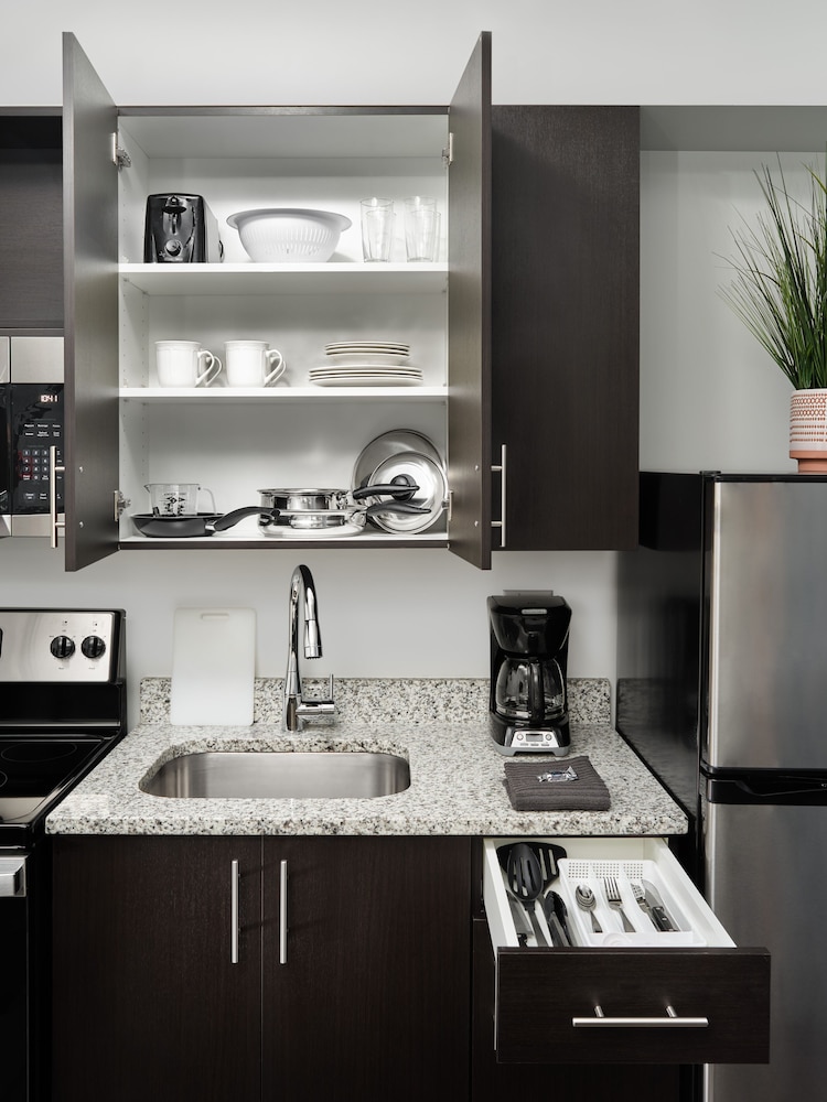 stayAPT Suites Cleveland - photo 9