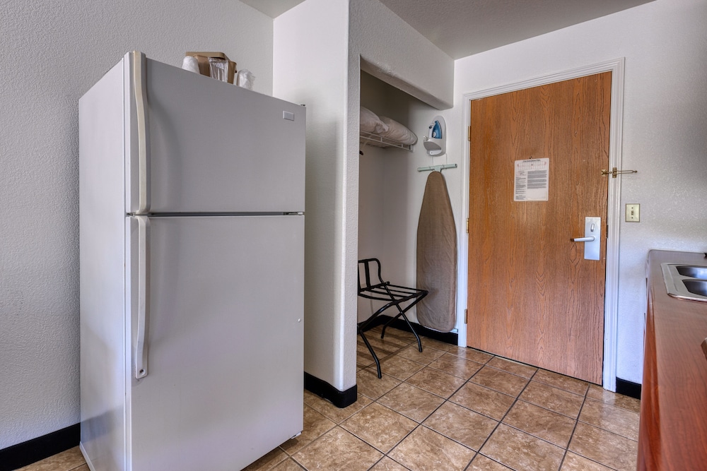 All Towne Suites - photo 36