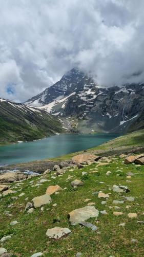 Srinagar hotels and houseboats in Srinagar, India