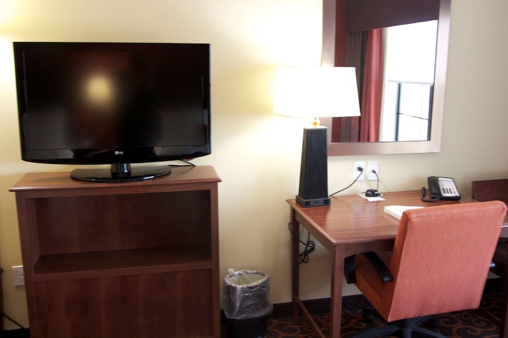Hampton Inn & Suites Watertown - photo 50