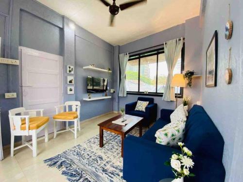 Rahat Manzil The Old Warm Charm 2 Bedroom Apartment in Khar West by Connekt Homes