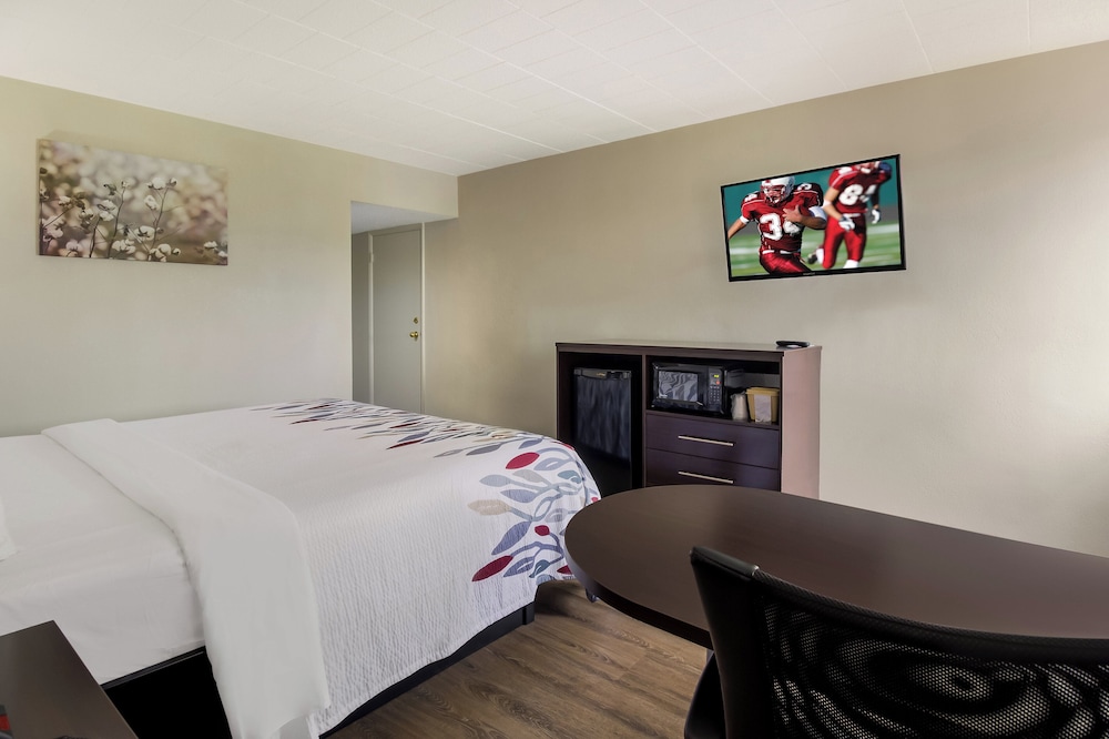 Red Roof Inn New Stanton - photo 8