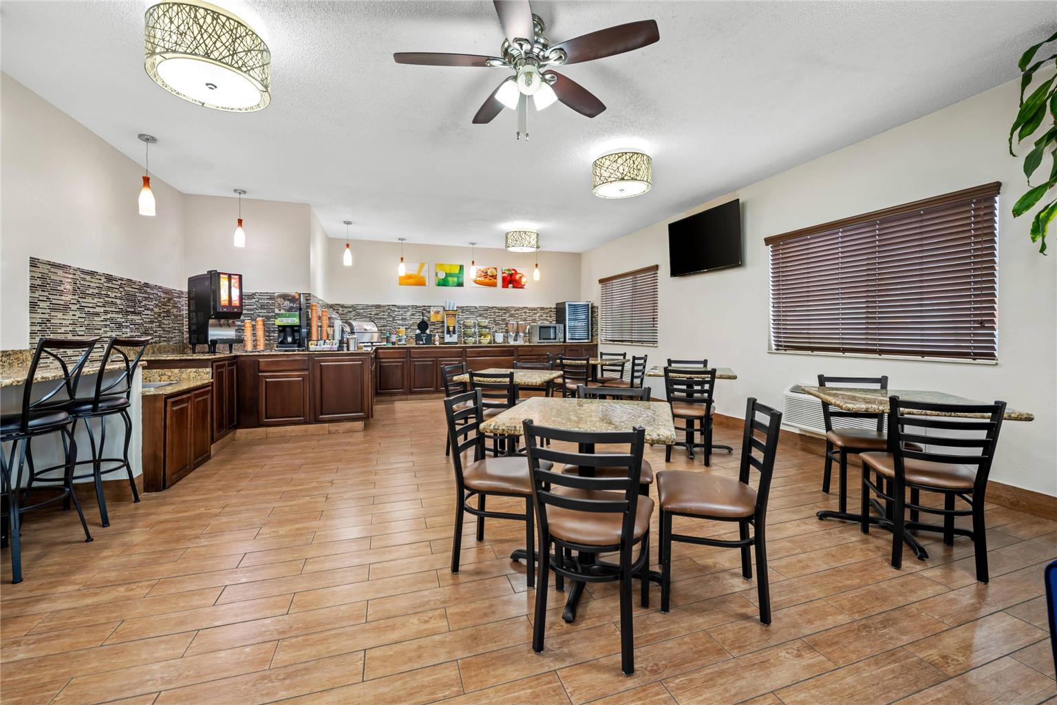Quality Inn Dubuque on Hwy 20 - photo 54