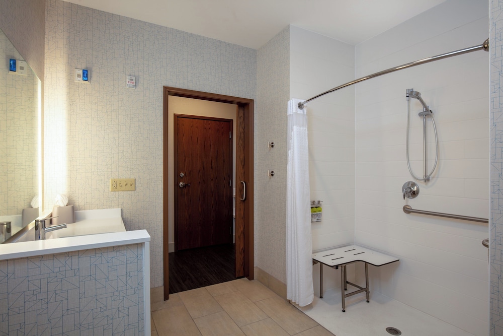 Holiday Inn Express & Suites Beloit by IHG - photo 53