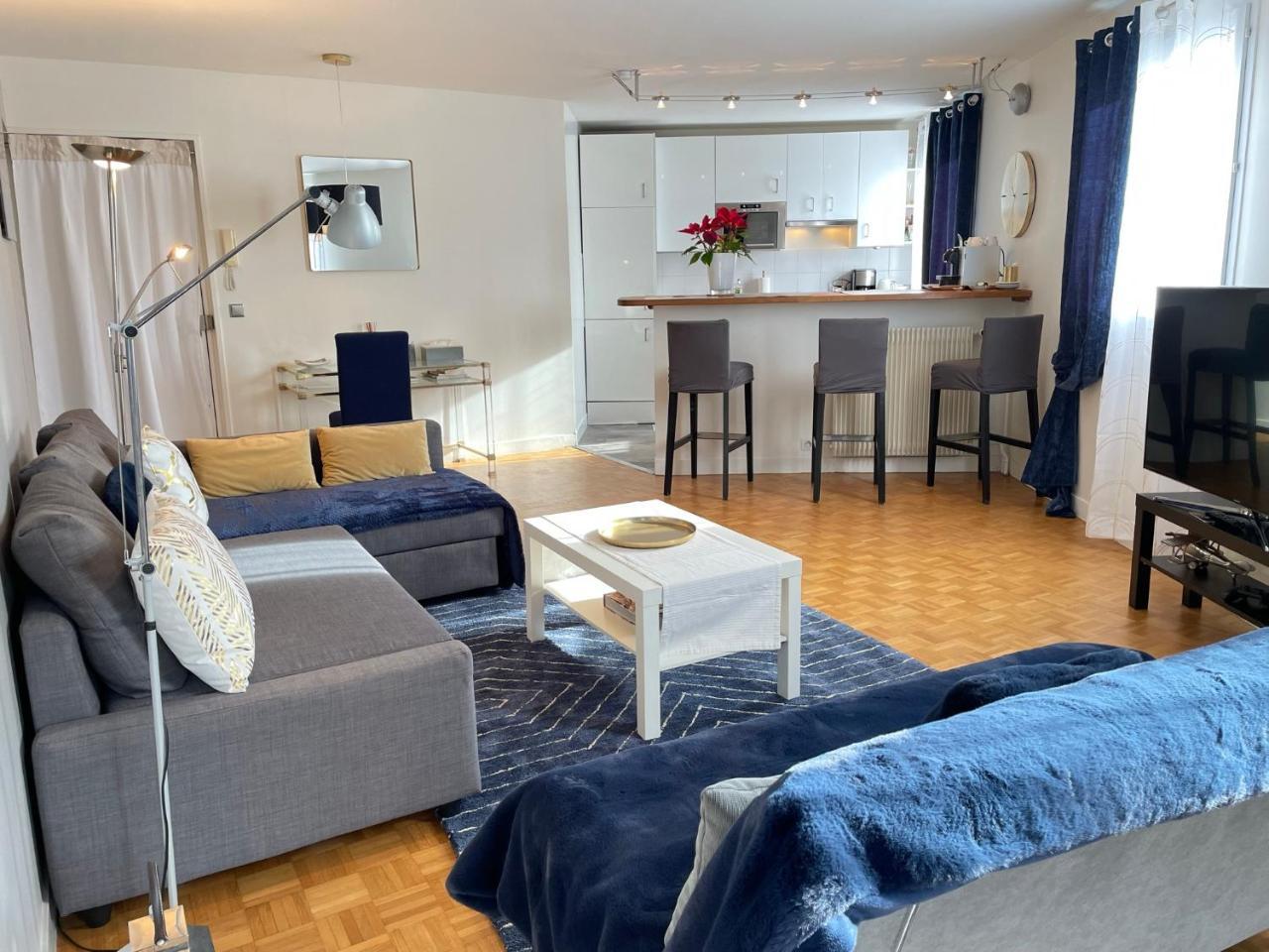 Blue Haven Sevres — Sevres