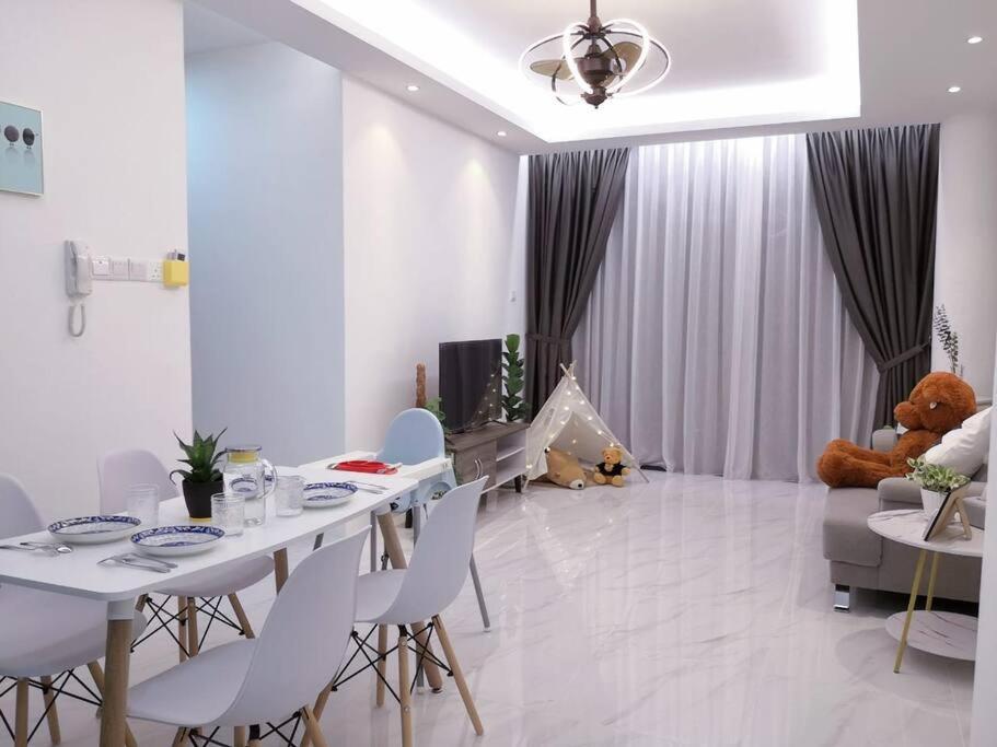 Hanns&KingBed&WIFI&Pool& Parking&Sauna&Sunshine Classic Comfort Homstay — 4-Star Luxury Hotel in Sibu, Malaysia