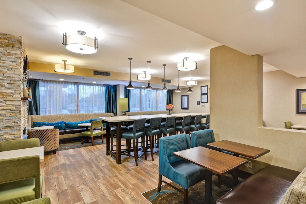 Hampton Inn Hendersonville - photo 3