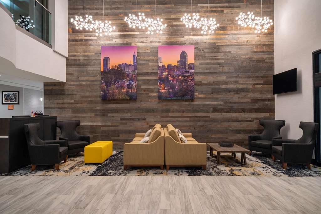 La Quinta Inn & Suites by Wyndham Raleigh Downtown North - featured photo