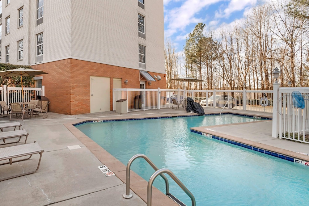 Comfort Suites near Birkdale Village Huntersville - photo 24