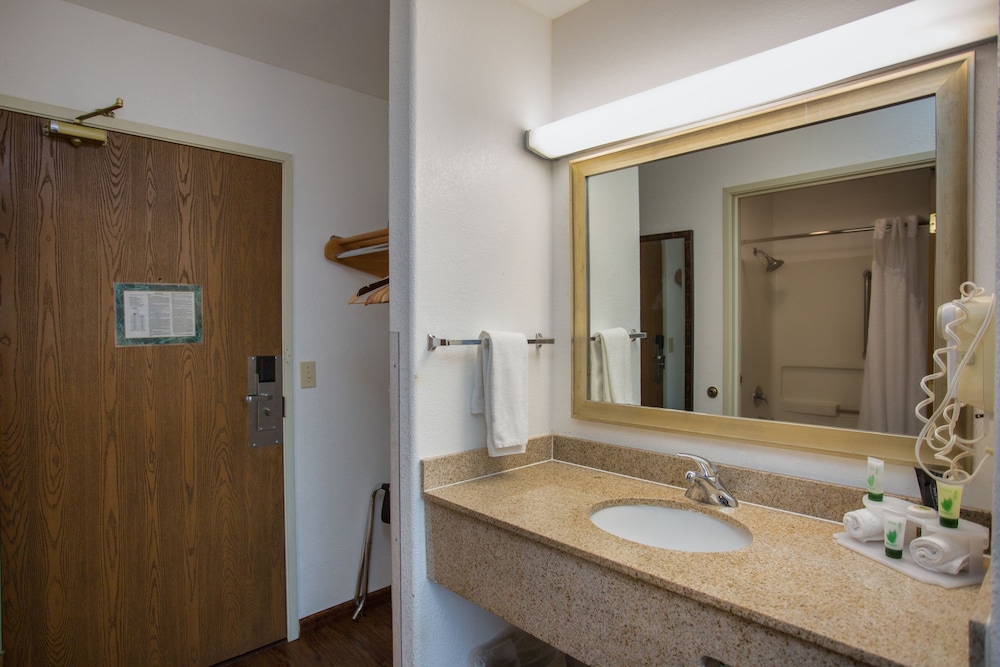 Vagabond Inn Executive Green Valley - photo 19