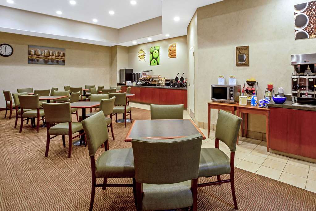 La Quinta Inn & Suites by Wyndham Stamford New York City - photo 46